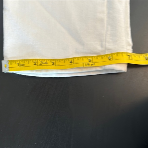 Liz Claiborne White Denim Sara Slim Leg Mid-Rise Cropped Pants, SZ 14 - Picture 3 of 5